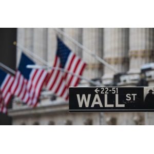 <strong>华尔街示警：若2026年美经济衰退标普恐急跌20%</strong>